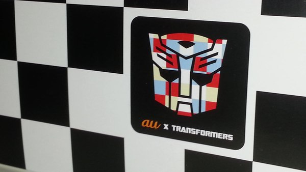 Au X Transformers Infobar Phone Figures Crowdfunding Special Editions In Hand Photos 08 (8 of 48)